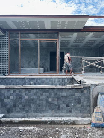 Here are some hot news from our construction site and we can not be more excited to do all the finishings in our villa and move on to the interior decorating mood.